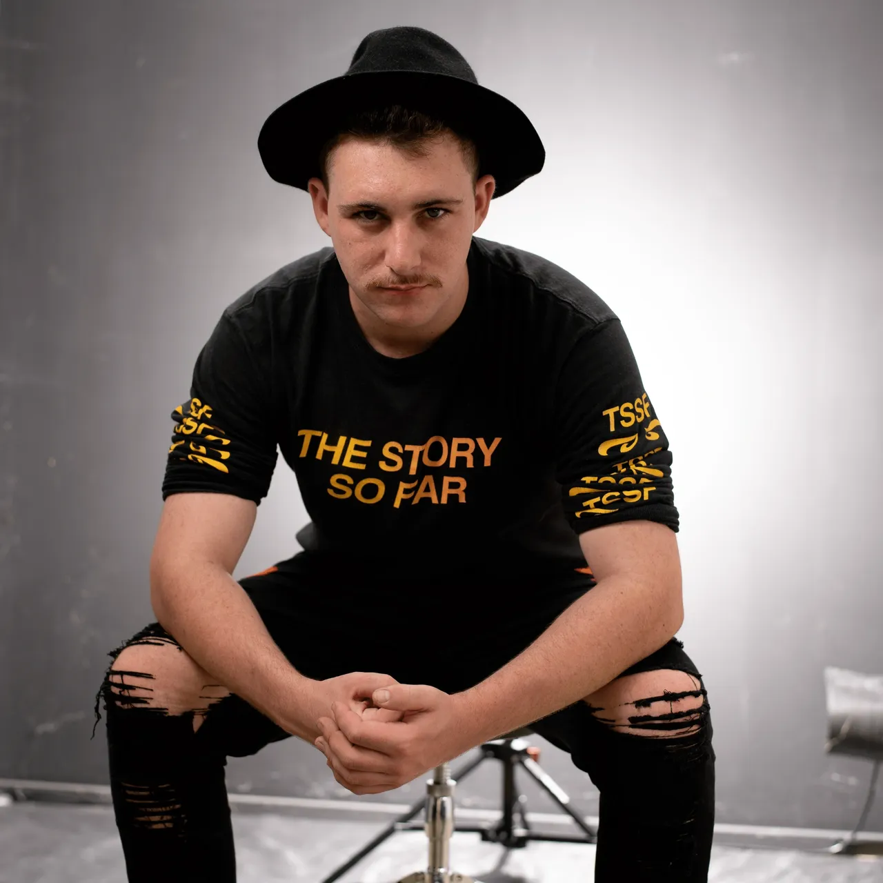 Ollie Twohill presents his latest debut single – “Hollow”