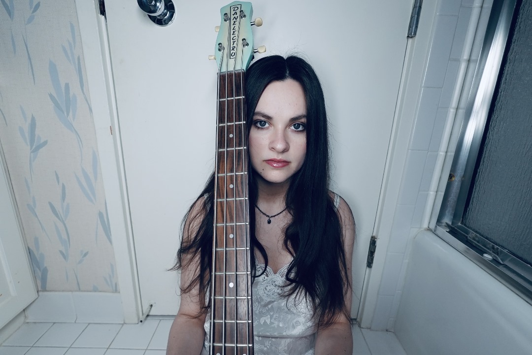 Emily Ricks Says It’s “Dead To Me”: A Bold Anthem of Resilience, Liberation, and Reclaiming Power