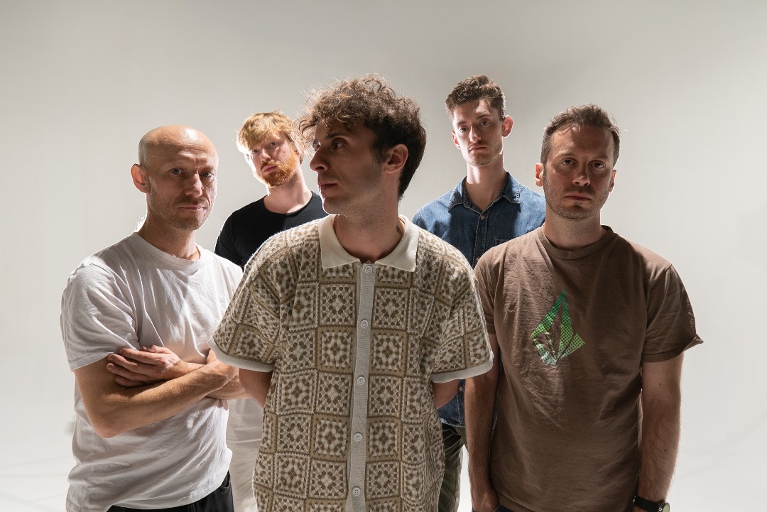 Good Time Locomotive’s “Stay Close”: A Soul-Stirring Anthem of Unity, Resilience, and Emotional Connection