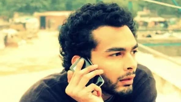 Serpentwithacellphone – Door